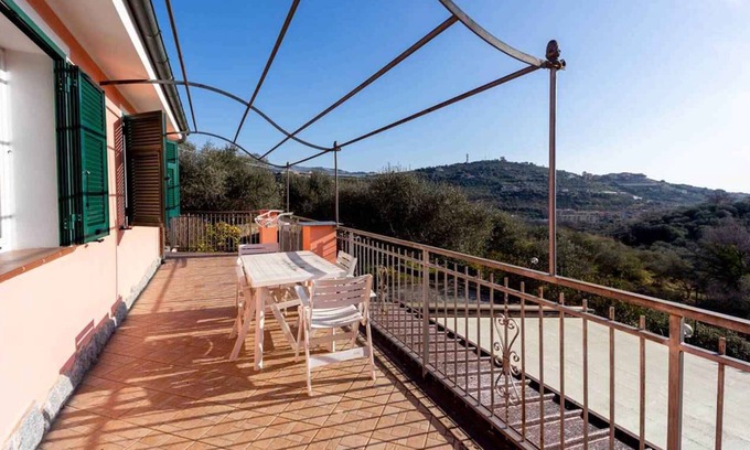 Torrazza Apartment | Holiday apartment in a farmhouse with swimming pool