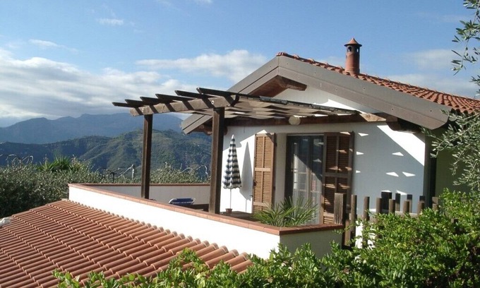 Vallebona Apartment | Holiday apartment in detached house with astonishing view CIN:IT008062C252NL8LGL