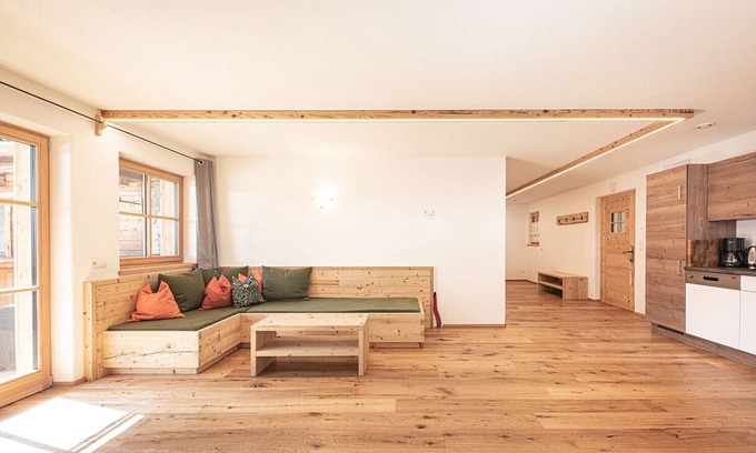 Campo Tures Apartment | Holiday Apartment "Kofler Zw Den Wänden Apt Zirm" with Mountain View, Shared Garden & Wi-Fi