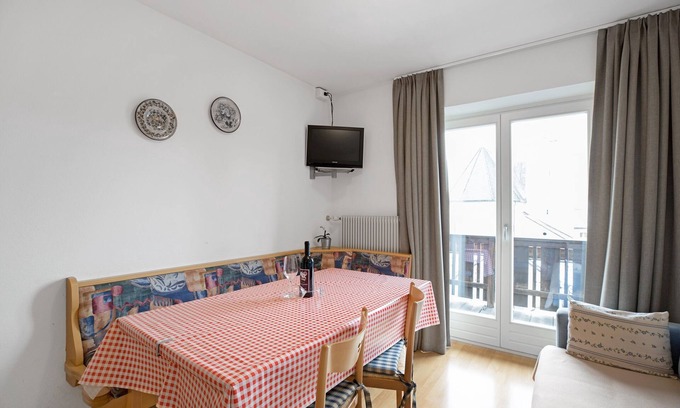 Valdaora di Sopra Apartment | Holiday Apartment “Kruma - Bankl 1” with Mountain View, Wi-Fi & Balcony