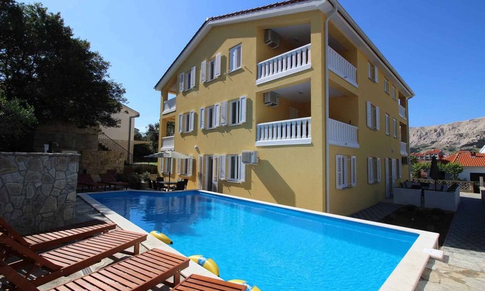 Baska Apartment | Holiday apartment mit Pool