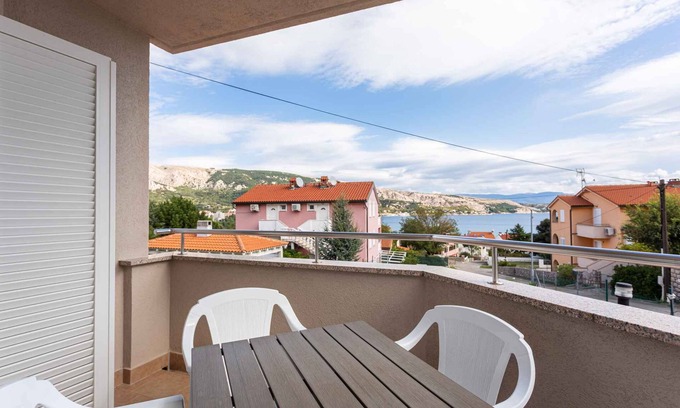 Baska Apartment | Holiday apartment near the sea with barbecue and panoramic view