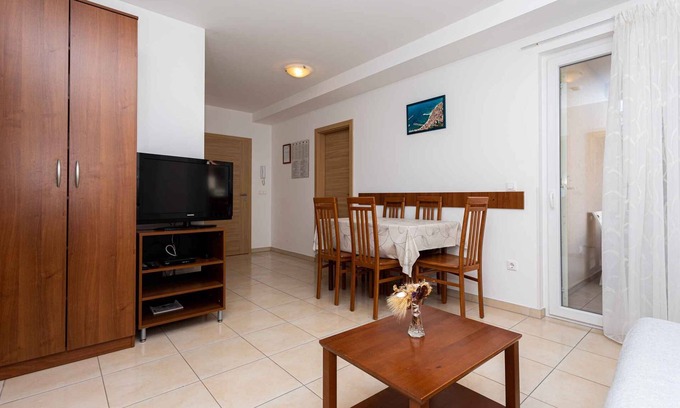 Baska Apartment | Holiday apartment only 100 m from the sea