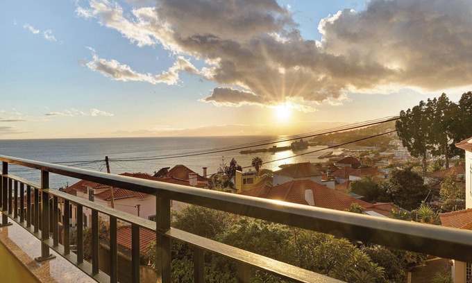 Santa Maria Maior Apartment | Holiday Apartment "Palheiro Residence Familiar 2" with Sea View, Balconies & Wi-Fi