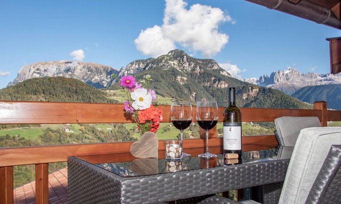 Brie Apartment | Holiday Apartment "Schlern - Heigler Hof" with Mountain View, Wi-Fi, Balcony, Sauna & Terrace