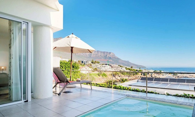 Camps Bay Apartment | Holiday Apartment w Sea Views & Pool CBT Suite