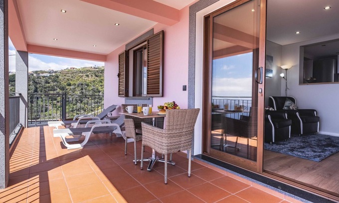 Santa Cruz Apartment | Holiday apartment- with large terrace with spectacular sea and mountain views