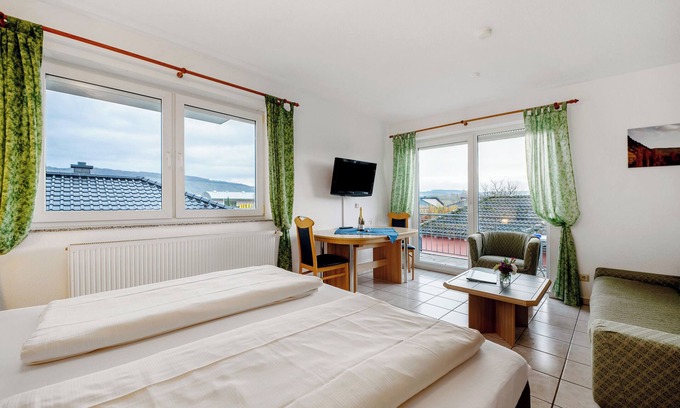Thornich Apartment | Holiday Apartment 'Winnie Puuh' with Mountain View, Private Garden and Wi-Fi