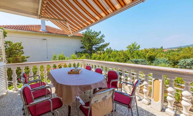 Jadranovo Apartment | Holiday apartment with grill and wifi