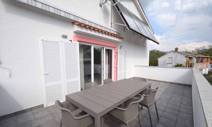 Rasopasno Apartment | Holiday apartment with air conditioning and balcony