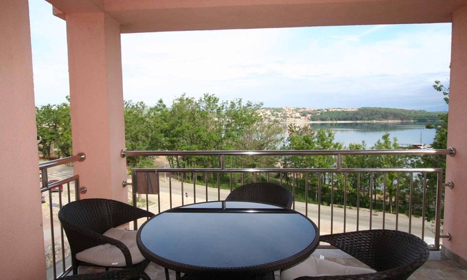Soline Apartment | Holiday apartment with air conditioning and internet
