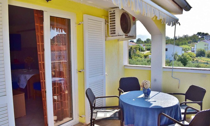 Lopar Apartment | Holiday apartment with balcony and air conditioning