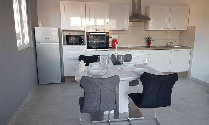 Lopar Apartment | Holiday apartment with balcony