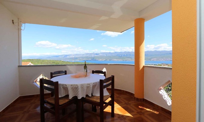 Polje Apartment | Holiday apartment with balcony and air conditioning