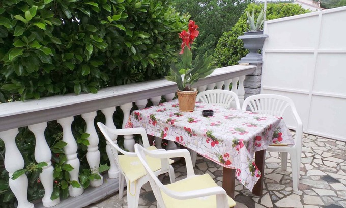 Jablanac Apartment | Holiday apartment with 15 sqm terrace