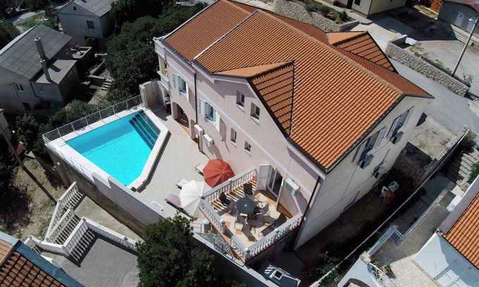 Karlobag Apartment | Holiday apartment with garden and pool