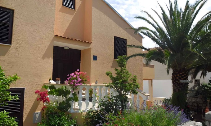 Cove Murtar Apartment | Holiday apartment with sea view