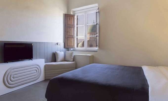 Sant' Ambrogio Apartment | Holiday apartment with air conditioning