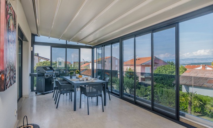 Porat Apartment | Holiday apartment with private pool