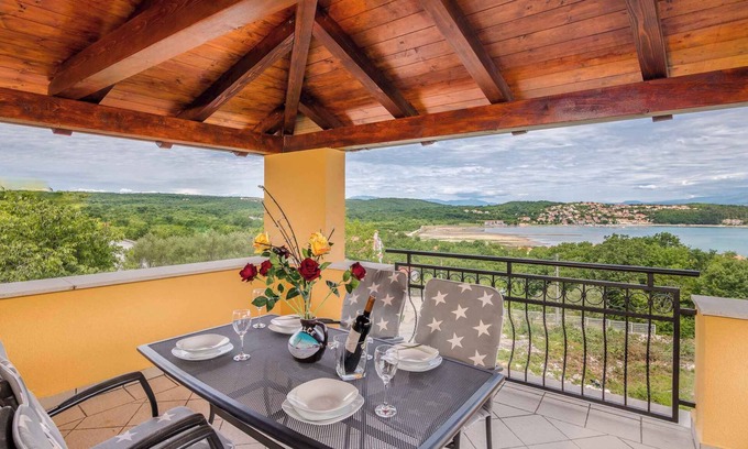 Soline Apartment | Holiday apartment with sea view