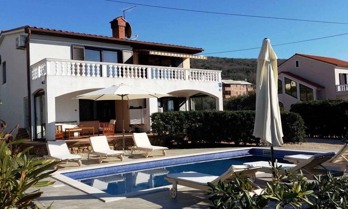 Punat Apartment | Holiday apartment with use of pool and terrace