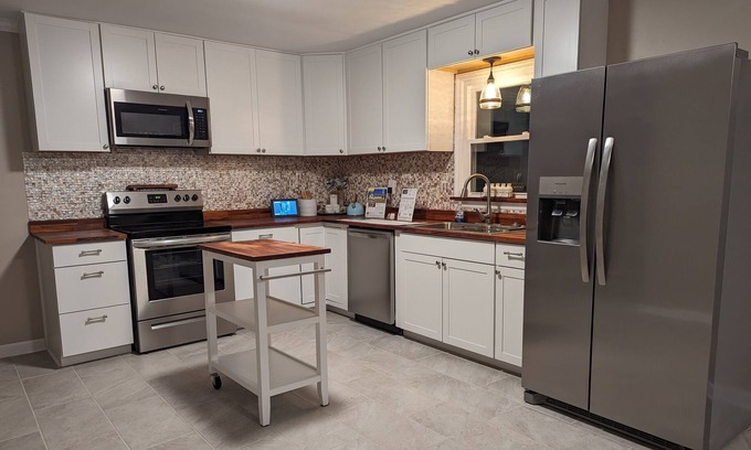 Hazel Green House | Holiday at the farmhouse. Pet-Friendly! 20 min from downtown Huntsville!