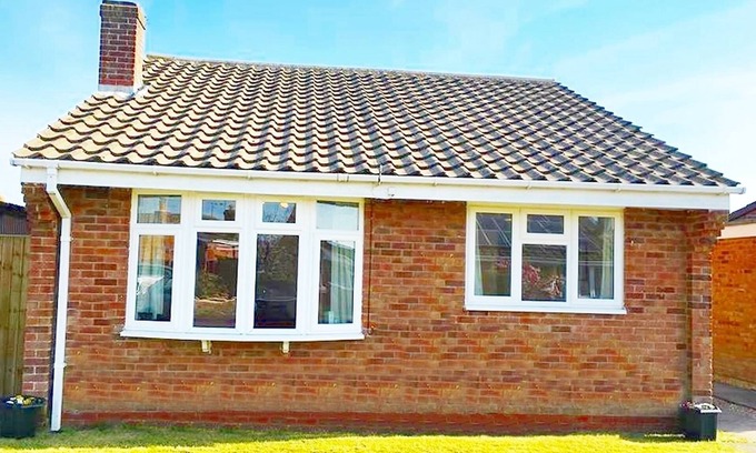 Chapel Saint Leonards Cottage | Holiday Cottage Close to Pet Friendly Beach, Shops, Skegness & Attractions