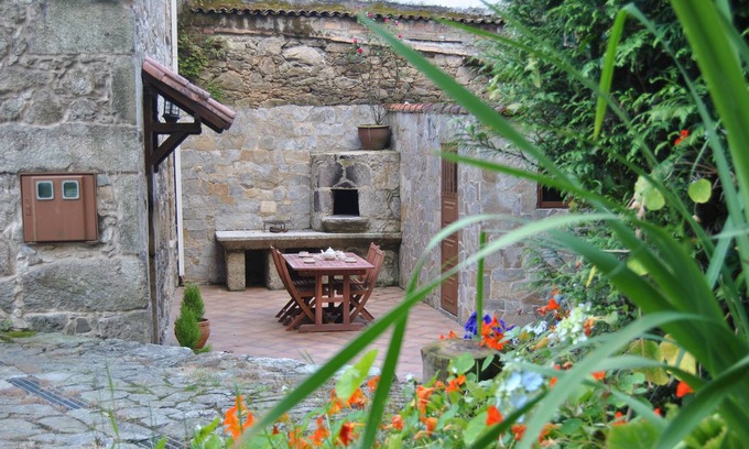 Boiro House | Holiday cottage, is rented complete, near the beach and the mountains.