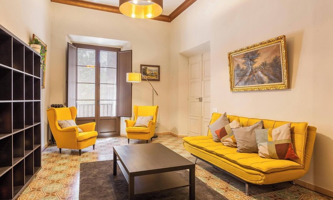 Vilafranca del Penedes Apartment | Holiday Home 'Apartament Merlot' with Shared Terrace, Balcony & Wi-Fi