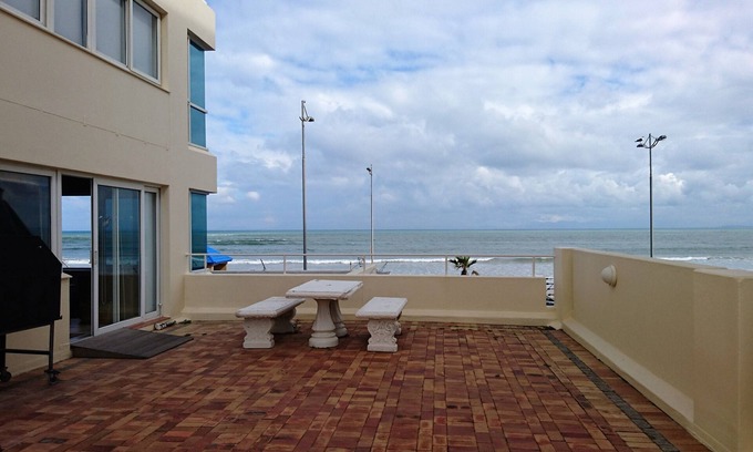 Strand Apartment | Holiday flat on Melkbaai Beach, Strand - perfect for shopping and/or relaxing