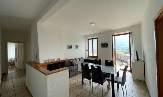 Gordola Apartment | Holiday flat with mountain view