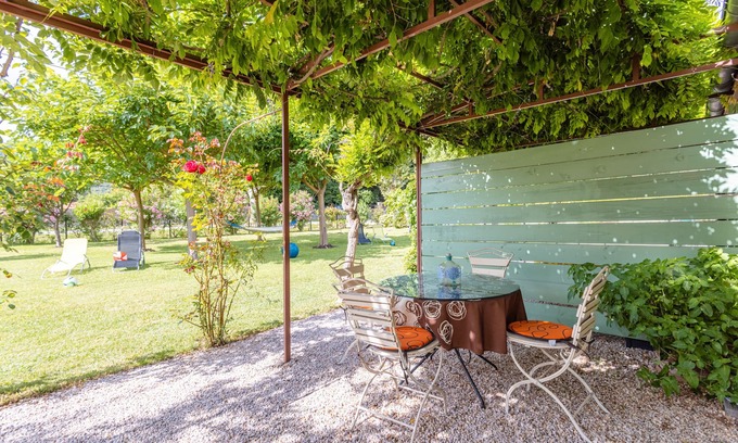Caudies-de-Fenouilledes House | Holiday Home 'Au Vert' with Balcony and Wi-Fi
