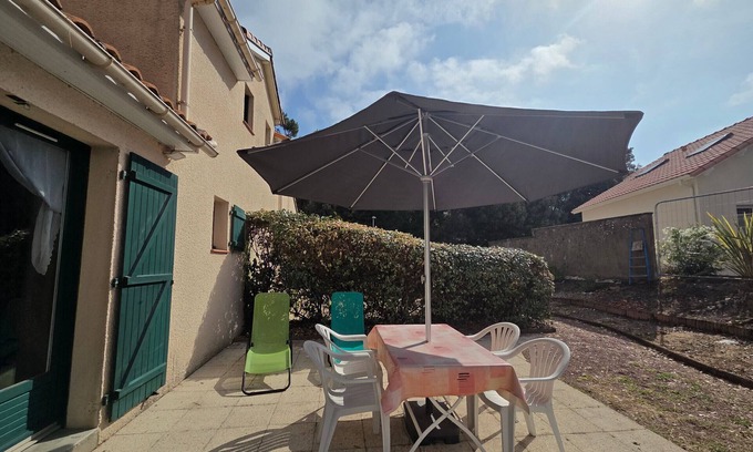 Saint-Brevin-les-Pins House | Holiday Home 50m from the Sea - Sleeps 4