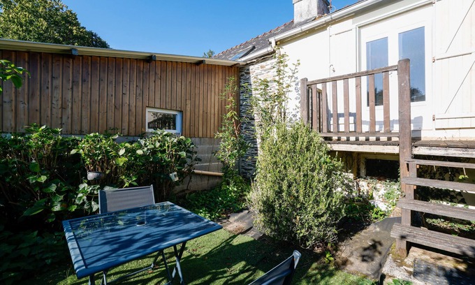 Chateauneuf-du-Faou House | Holiday Home 'Halte Au Bord De L’Aulne' with Private Garden