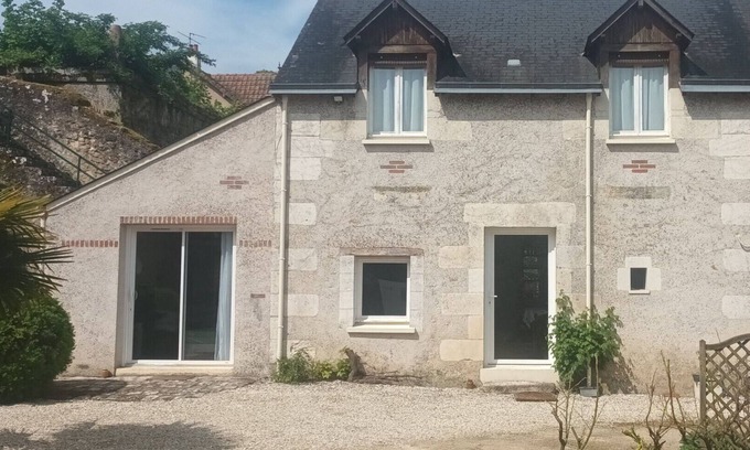 Faverolles-sur-Cher House | Holiday Home 'Le Petit Montparnasse - Montrichard' with Shared Garden and Wi-Fi