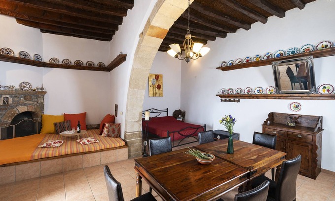 South Rhodes House | Holiday Home '1900's Traditional House in Asklipio' with Private Terrace, Wi-Fi and Air Conditioning