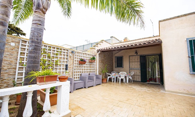 La Strea House | Holiday home 20 meters from the sea