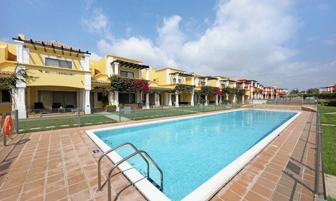 Luz de Tavira House | Holiday Home 'Alecrim Lux Tavira Residence 4M' with Shared Pool, Wi-Fi and Air Conditioning