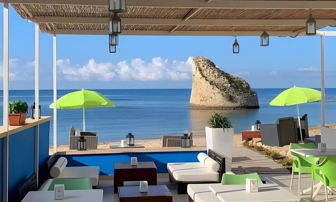 Torre Pali House | Holiday Home 'Appartamento Paradiso' with Sea View, Wi-Fi and Air Conditioning