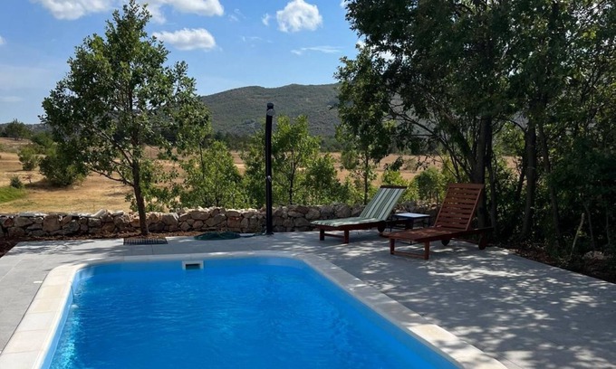 Muc Cottage | Holiday home Begy with private heated pool