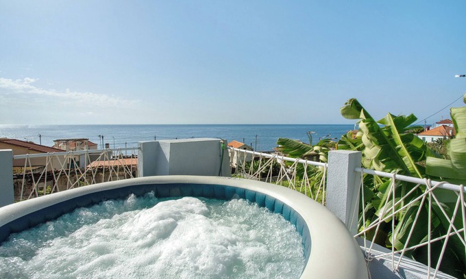 Paul do Mar House | Holiday Home 'Blue By The Sea House' with Sea View, Private Terrace and Wi-Fi