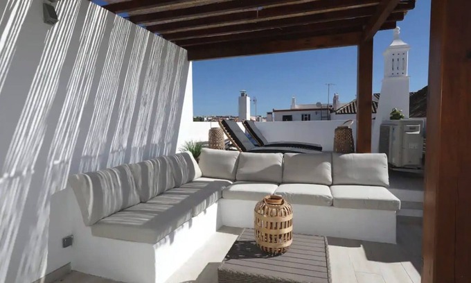 Tavira House | Holiday Home 'Bouganvilia' with Private Terrace, Wi-Fi and Air Conditioning
