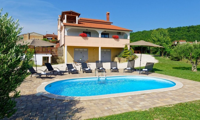 Pagubice House | Holiday Home Brajdice - Five Bedroom Holiday Home with Pool