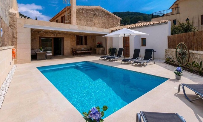 Randa House | Holiday Home Can Tianet with Mountain View, Pool, Wi-Fi & Terrace