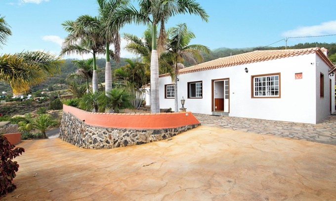 Tijarafe House | Holiday Home 'Casa Ariadna' with Sea View, Private Garden and Wi-Fi