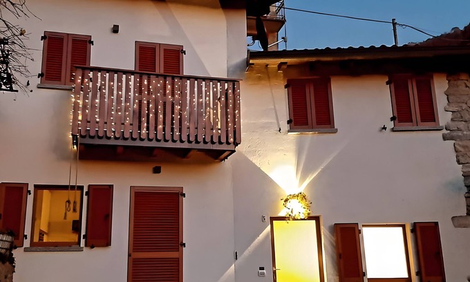 Erve House | Holiday Home 'Casa Il Butto' with Mountain View, Shared Garden and Balcony