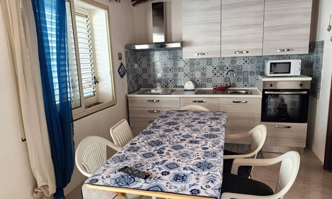 Triscina House | Holiday Home 'Casa Del Mare' with Wi-Fi and Air Conditioning