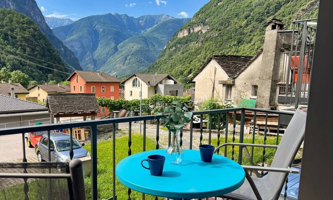 Cavergno House | Holiday home "Casa Nati" with a view of the Maggia Valley