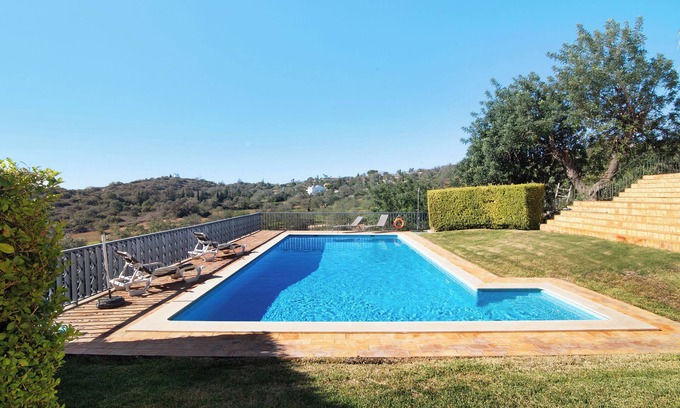 Sao Clemente House | Holiday Home "Casa no Campo" with Sea View, Shared Pool & Wi-Fi