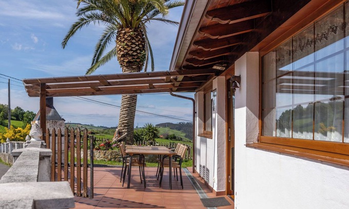 Voto House | Holiday Home 'Casa Rural La Praderia' with Mountain Views, Private Terrace and Wi-Fi